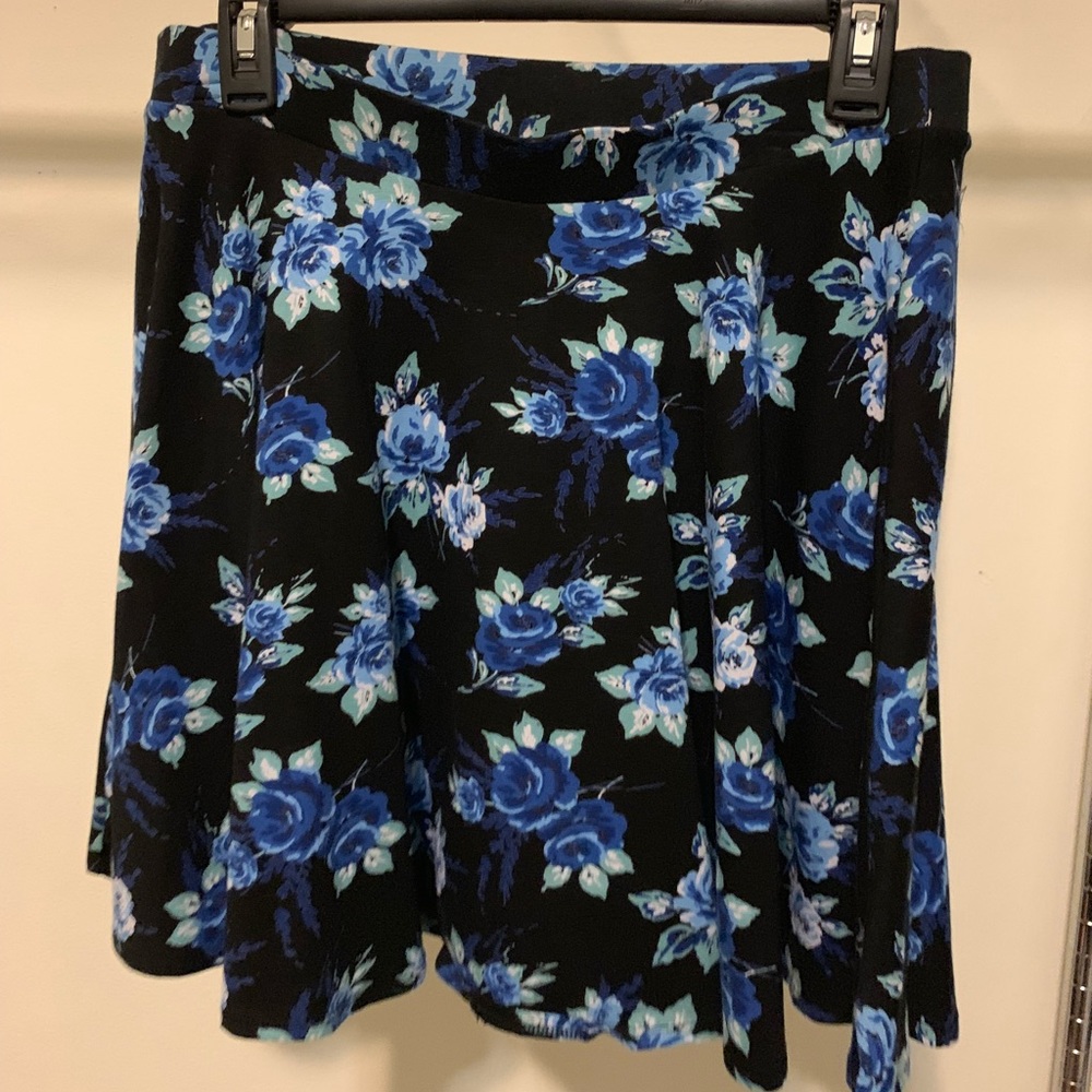 ✨ NWT Lauren Conrad Skirt ✨